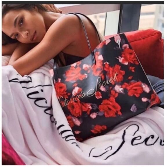 Victoria's Secret Limited Edition Large Red Floral Rose Tote Bag - Picture 8 of 8